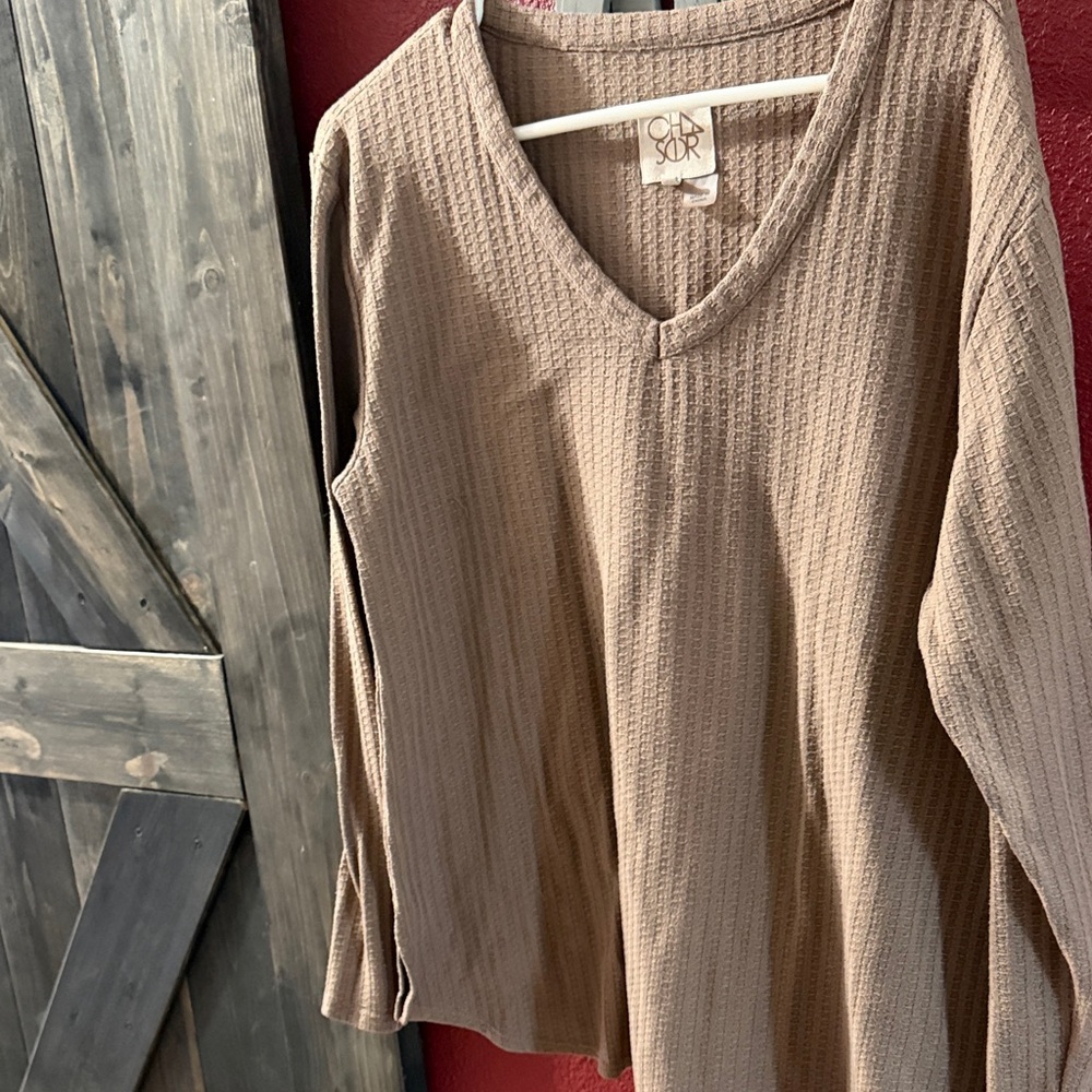Cider Women's Brown Textured V-Neck Long Sleeve Top